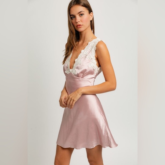 Le Lis Collection Satin and Lace Trim Mini Dress, Size Medium, Pink, NWT - Picture 3 of 16